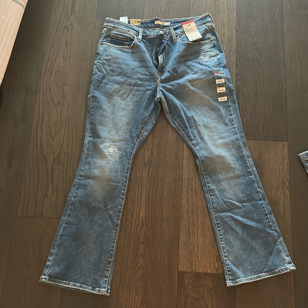 Trendy levi high rise bootcut jeans size 34x30 brand new!